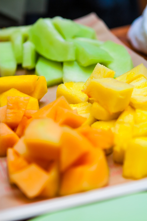 Salmonella lawyer- plate with chunks of pineapple and cantaloupe and honeydew melon